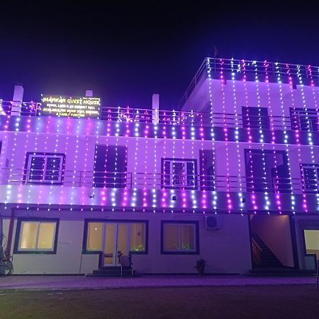 Jhankar Banquet And Lawn Benares Buitenkant foto